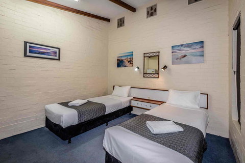 Nightcap At Wintersun Hotel - Holiday Sunshine Coast 16