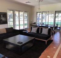 Caves Road Guest Houses - Holiday Sunshine Coast