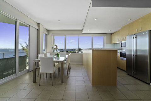 Luxury Suite Bunbury - Sunshine Coast Tourism 9