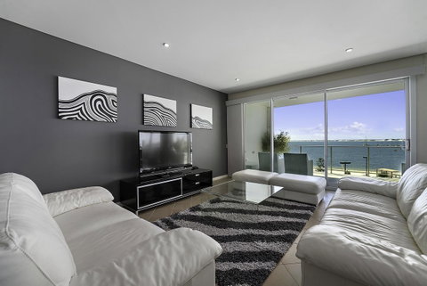 Luxury Suite Bunbury - Sunshine Coast Tourism 3