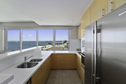 Luxury Suite Bunbury - Sunshine Coast Tourism 8