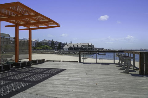 Luxury Suite Bunbury - Sunshine Coast Tourism 18