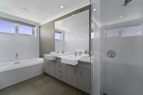 Luxury Suite Bunbury - Sunshine Coast Tourism 11
