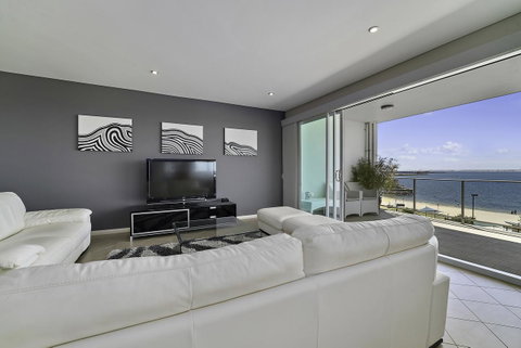 Luxury Suite Bunbury - Sunshine Coast Tourism 5