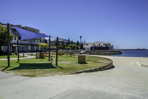 Luxury Suite Bunbury - Sunshine Coast Tourism 19