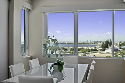 Luxury Suite Bunbury - Sunshine Coast Tourism 6