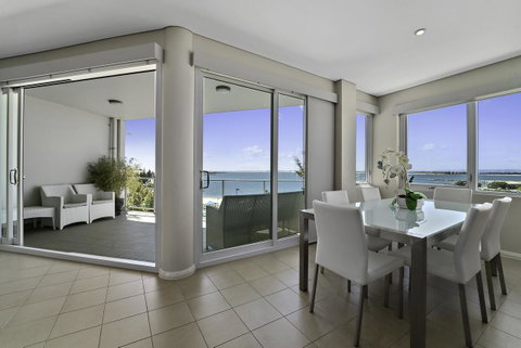 Luxury Suite Bunbury - Sunshine Coast Tourism 7