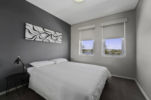 Luxury Suite Bunbury - Sunshine Coast Tourism 12