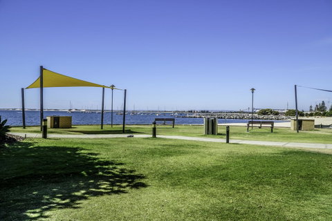 Luxury Suite Bunbury - Sunshine Coast Tourism 20