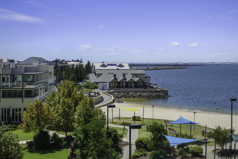 Luxury Suite Bunbury - Sunshine Coast Tourism 0