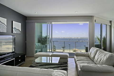 Luxury Suite Bunbury - Sunshine Coast Tourism 4