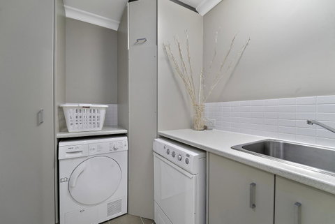 Luxury Suite Bunbury - Sunshine Coast Tourism 15