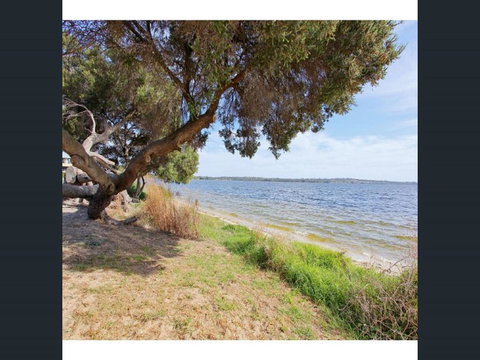 Applecross Village Apartment - Sunshine Coast Tourism 38