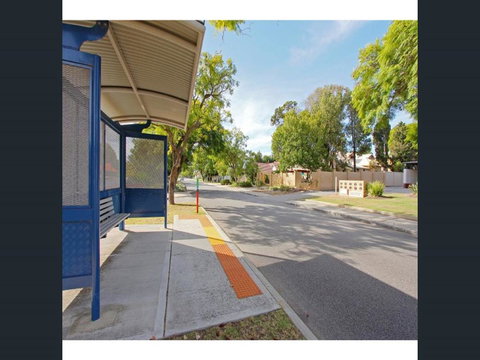 Applecross Village Apartment - Sunshine Coast Tourism 39