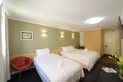 Sullivans Hotel - Holiday Sunshine Coast 11