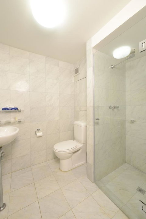 Sullivans Hotel - Holiday Sunshine Coast 2