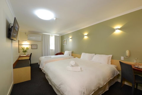 Sullivans Hotel - Holiday Sunshine Coast 12