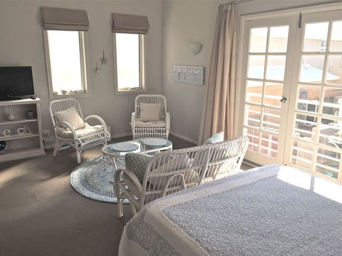 Fremantle Local Beach Studio - Holiday Sunshine Coast 3
