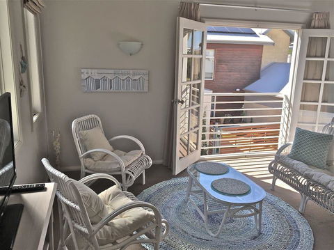 Fremantle Local Beach Studio - Holiday Sunshine Coast 0