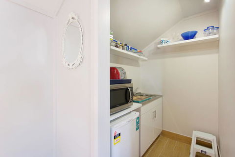 Fremantle Local Beach Studio - Holiday Sunshine Coast 18