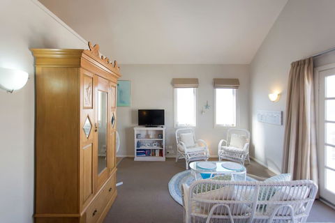 Fremantle Local Beach Studio - Holiday Sunshine Coast 2
