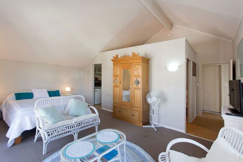 Fremantle Local Beach Studio - Holiday Sunshine Coast 13