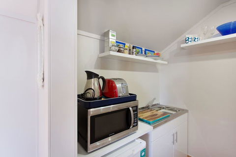 Fremantle Local Beach Studio - Holiday Sunshine Coast 12