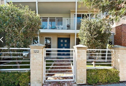 Fremantle Local Beach Studio - Holiday Sunshine Coast 1