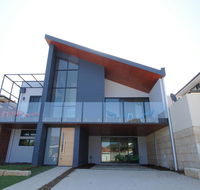 Sunset Place Apartments - Holiday Sunshine Coast