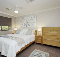 Marcus Villa Booragoon - Holiday Sunshine Coast