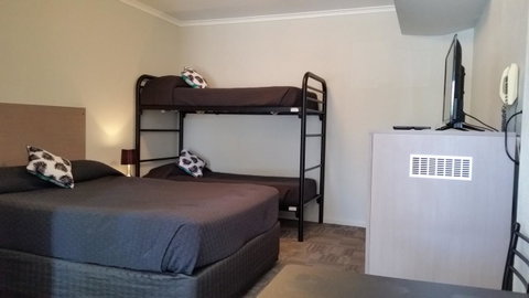 Mandurah Foreshore Motel - Sunshine Coast Tourism 1