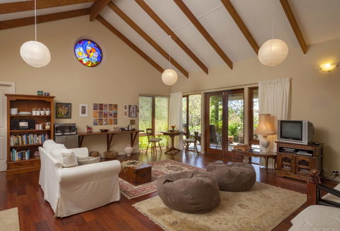 Innisfree Mountain Retreat - Sunshine Coast Tourism 2