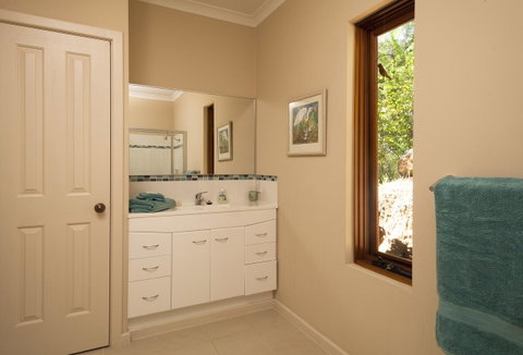 Innisfree Mountain Retreat - Sunshine Coast Tourism 7