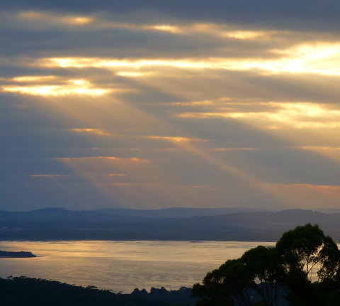 Innisfree Mountain Retreat - Sunshine Coast Tourism 11