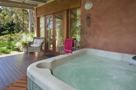 Innisfree Mountain Retreat - Sunshine Coast Tourism 3