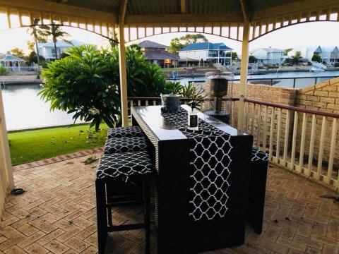 LA ANCHOR ON THE CANALS (MANDURAH) - Holiday Sunshine Coast 9