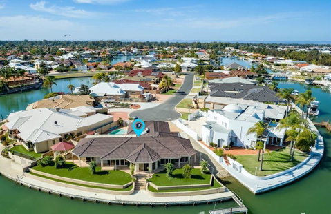 LA ANCHOR ON THE CANALS (MANDURAH) - Holiday Sunshine Coast 0