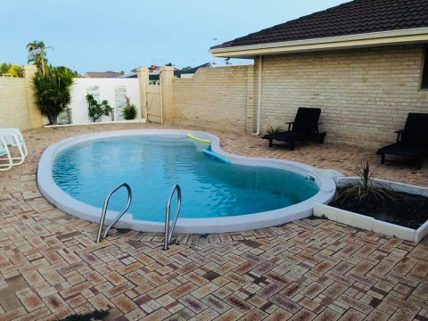 LA ANCHOR ON THE CANALS (MANDURAH) - Holiday Sunshine Coast 11