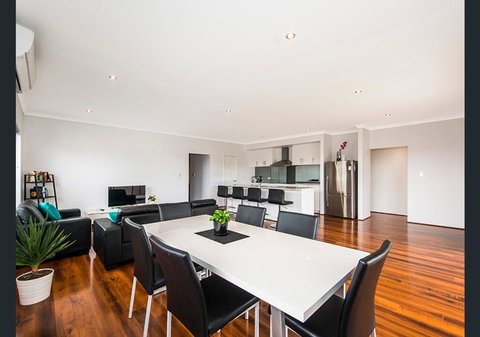 Vacation Home - Holiday Sunshine Coast 6