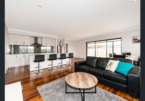 Vacation Home - Holiday Sunshine Coast 9