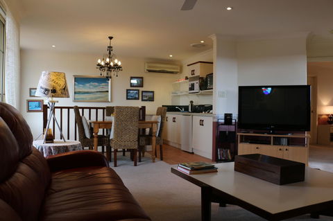 Crossland House - Sunshine Coast Tourism 14