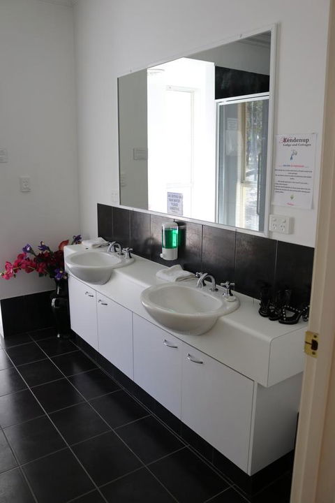 Kendenup Cottages And Lodge - Holiday Sunshine Coast 18