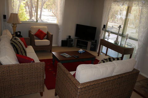 Kendenup Cottages And Lodge - Holiday Sunshine Coast 12