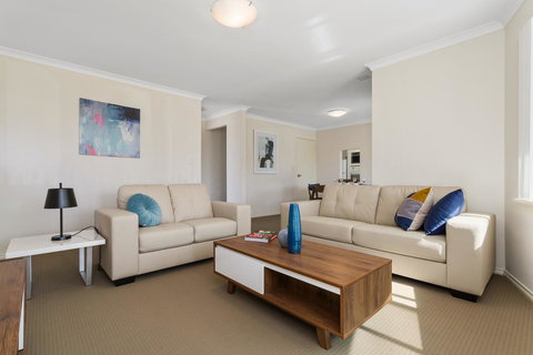 Como South Perth Villa - Sunshine Coast Tourism 7