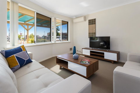Como South Perth Villa - Sunshine Coast Tourism 14