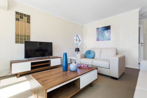 Como South Perth Villa - Sunshine Coast Tourism 1