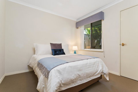 Como South Perth Villa - Sunshine Coast Tourism 6