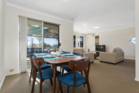 Como South Perth Villa - Sunshine Coast Tourism 8