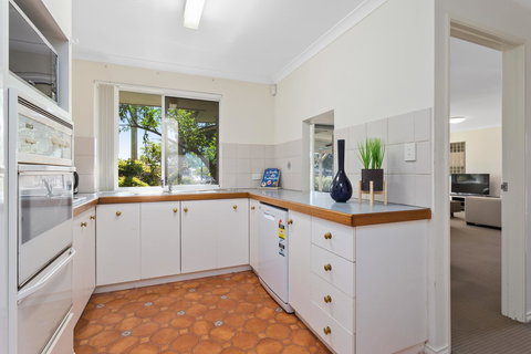 Como South Perth Villa - Sunshine Coast Tourism 3