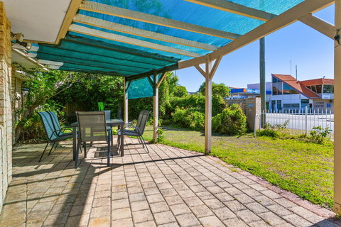 Como South Perth Villa - Sunshine Coast Tourism 24